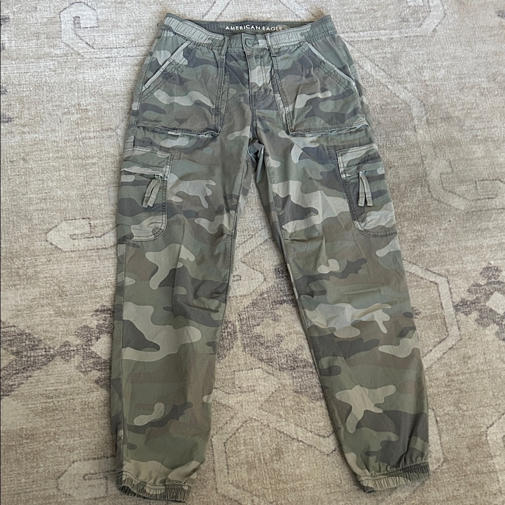 AE Mid Rise Baggy Camo Joggers Size 2